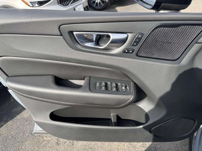 2023 Volvo XC60 B5 Plus Dark Theme