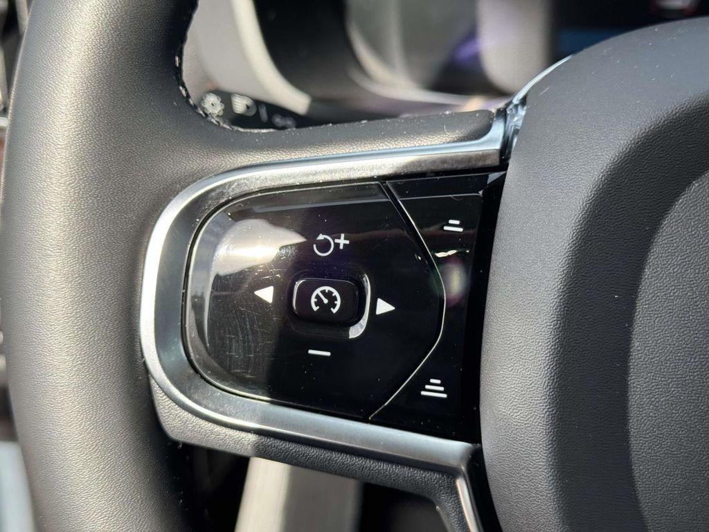 2023 Volvo XC60 B5 Plus Dark Theme
