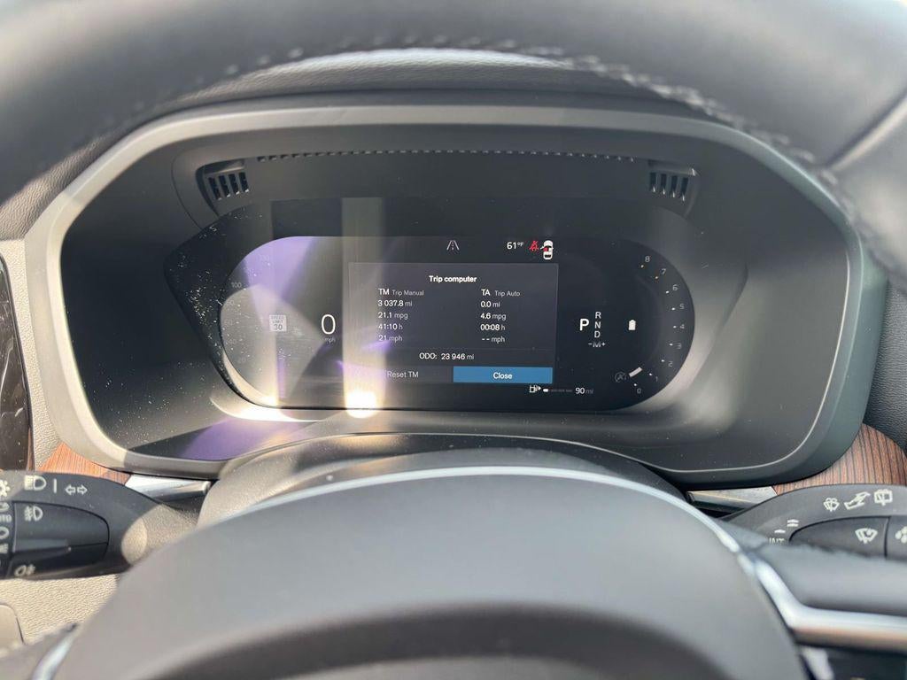 2023 Volvo XC60 B5 Plus Dark Theme