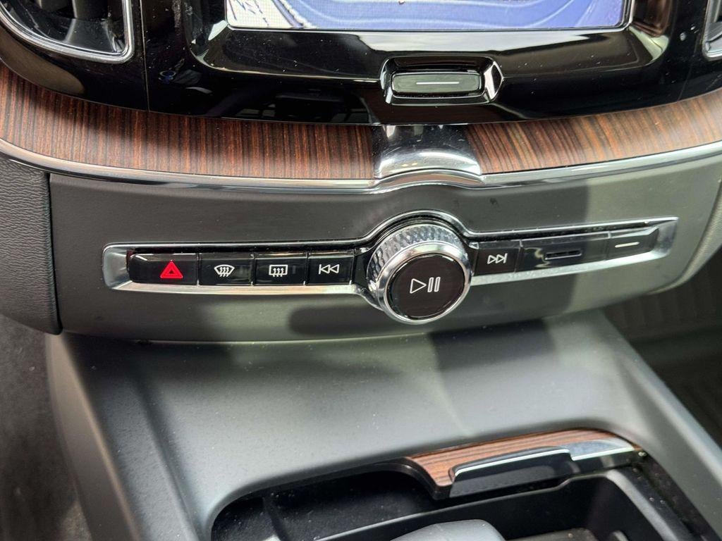 2023 Volvo XC60 B5 Plus Dark Theme