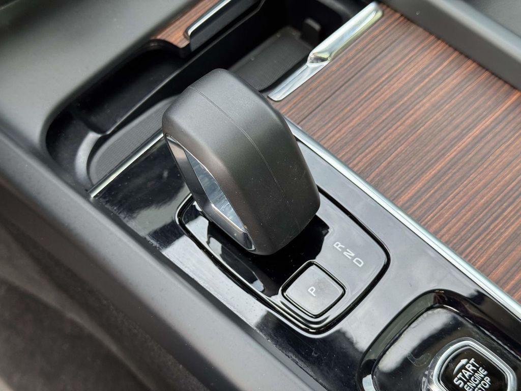 2023 Volvo XC60 B5 Plus Dark Theme