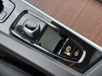 2023 Volvo XC60 B5 Plus Dark Theme