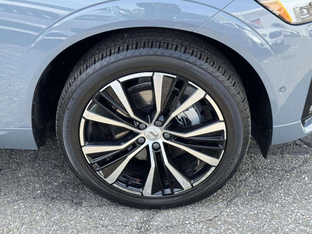 2023 Volvo XC60 B5 Plus Dark Theme