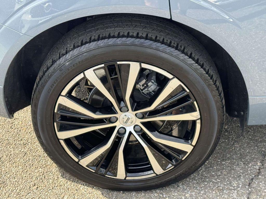 2023 Volvo XC60 B5 Plus Dark Theme
