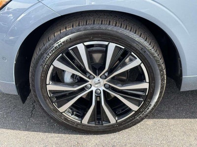 2023 Volvo XC60 B5 Plus Dark Theme