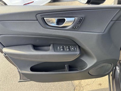 2023 Volvo XC60 B5 Plus Dark Theme