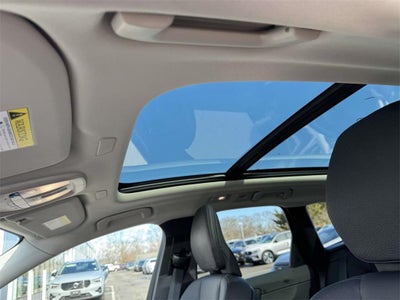 2023 Volvo XC60 B5 Plus Dark Theme