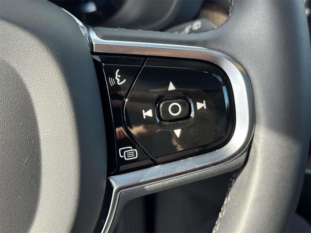 2023 Volvo XC60 B5 Plus Dark Theme