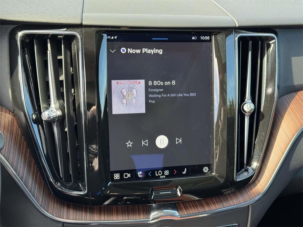 2023 Volvo XC60 B5 Plus Dark Theme