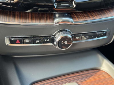 2023 Volvo XC60 B5 Plus Dark Theme