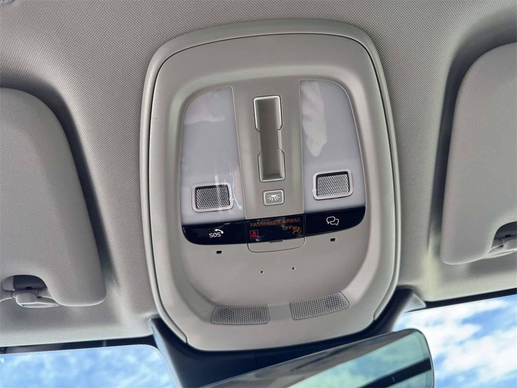 2023 Volvo XC60 B5 Plus Dark Theme