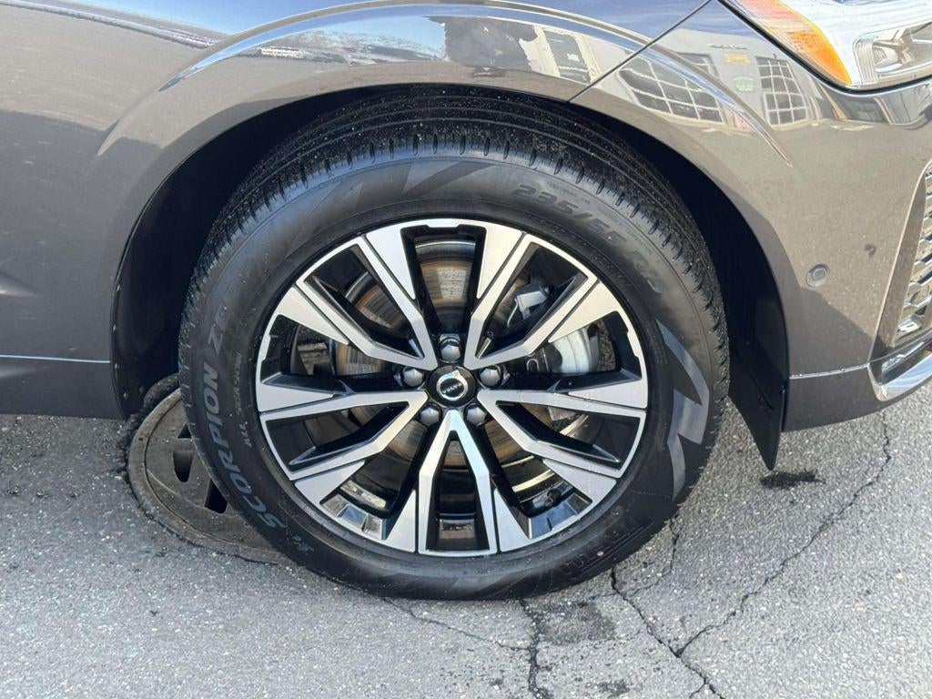 2023 Volvo XC60 B5 Plus Dark Theme