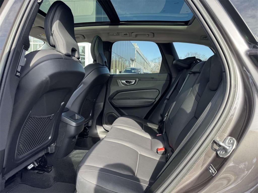 2023 Volvo XC60 B5 Plus Dark Theme