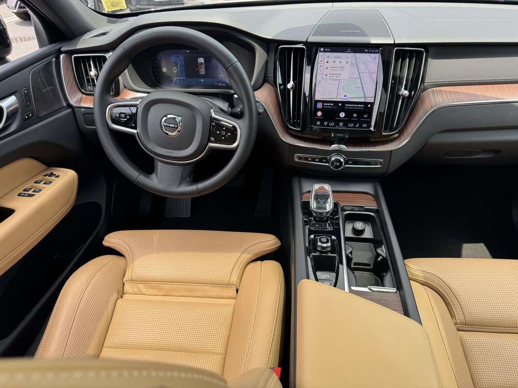 2023 Volvo XC60 B5 Ultimate Dark Theme