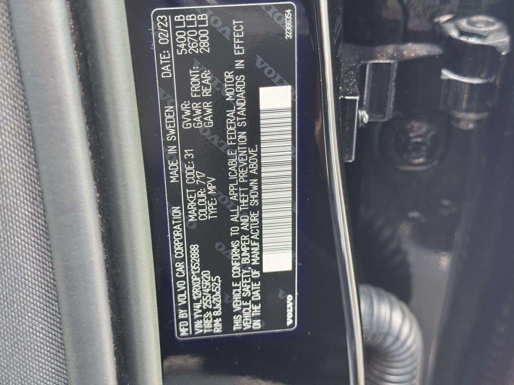 2023 Volvo XC60 B5 Ultimate Dark Theme