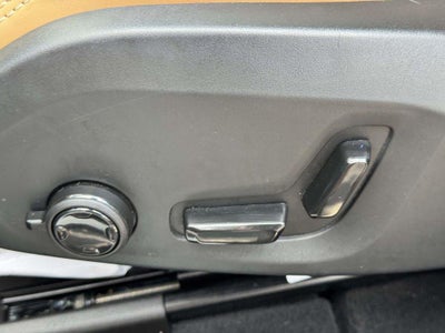 2023 Volvo XC60 B5 Ultimate Dark Theme