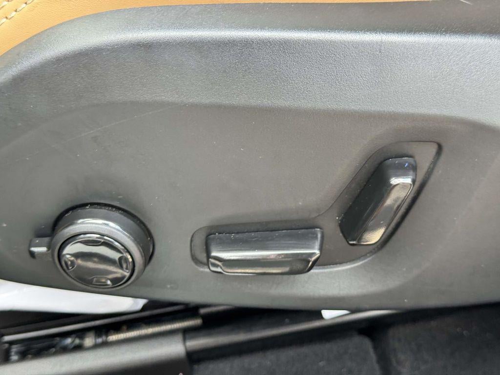 2023 Volvo XC60 B5 Ultimate Dark Theme