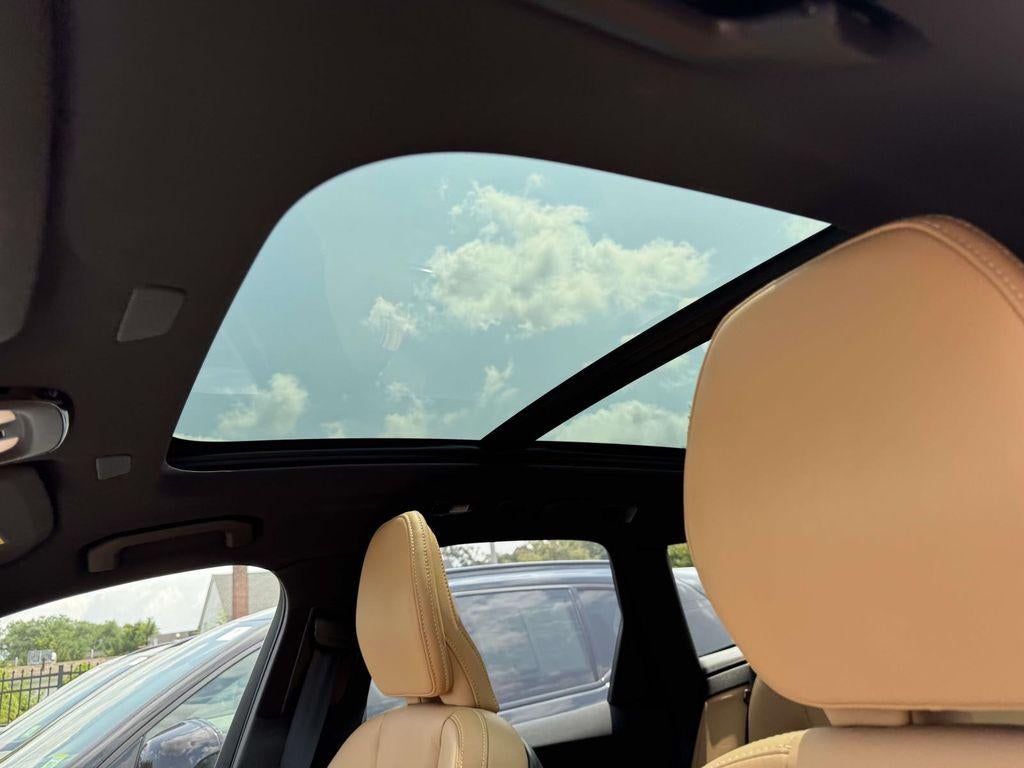 2023 Volvo XC60 B5 Ultimate Dark Theme