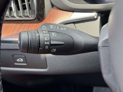 2023 Volvo XC60 B5 Ultimate Dark Theme