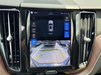 2023 Volvo XC60 B5 Ultimate Dark Theme