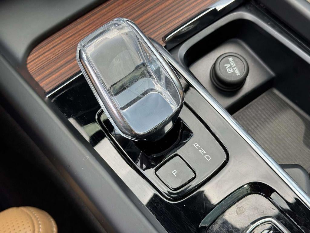 2023 Volvo XC60 B5 Ultimate Dark Theme