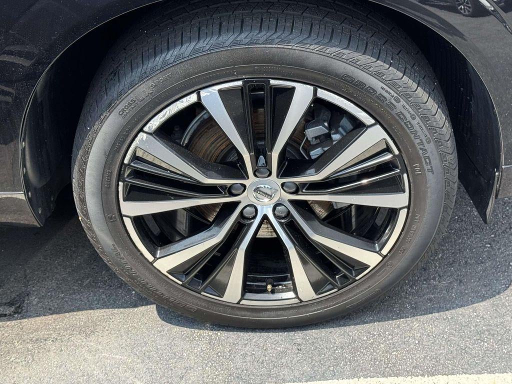 2023 Volvo XC60 B5 Ultimate Dark Theme