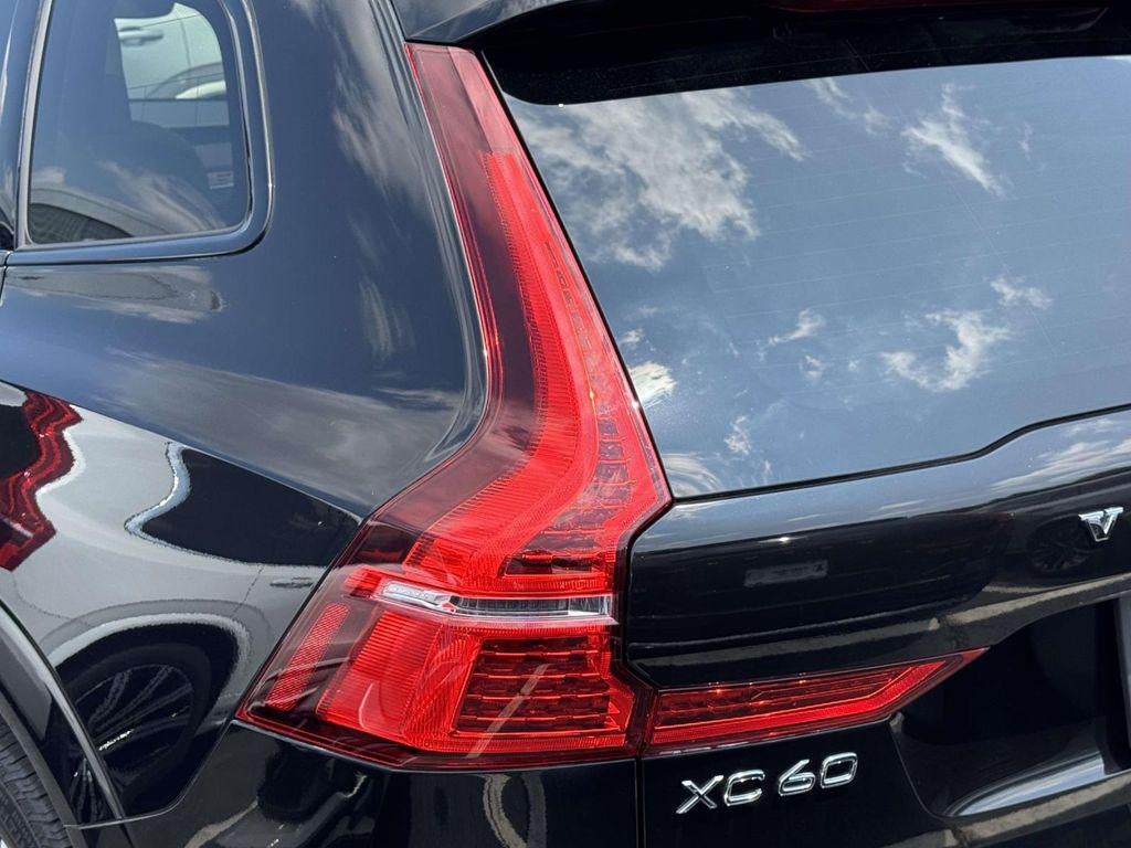 2023 Volvo XC60 B5 Ultimate Dark Theme