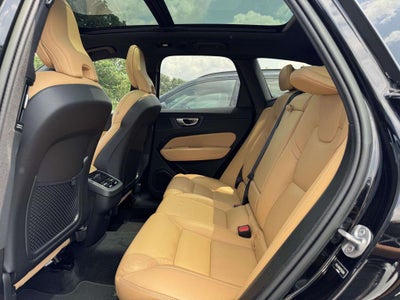 2023 Volvo XC60 B5 Ultimate Dark Theme
