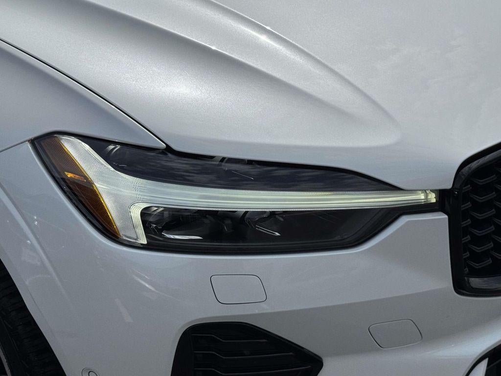 2023 Volvo XC60 B5 Ultimate Dark Theme