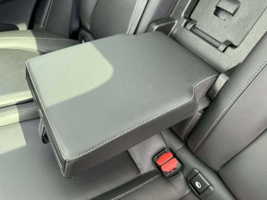 2023 Volvo XC60 B5 Ultimate Dark Theme