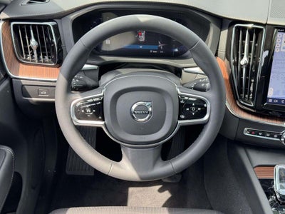 2023 Volvo XC60 B5 Ultimate Dark Theme