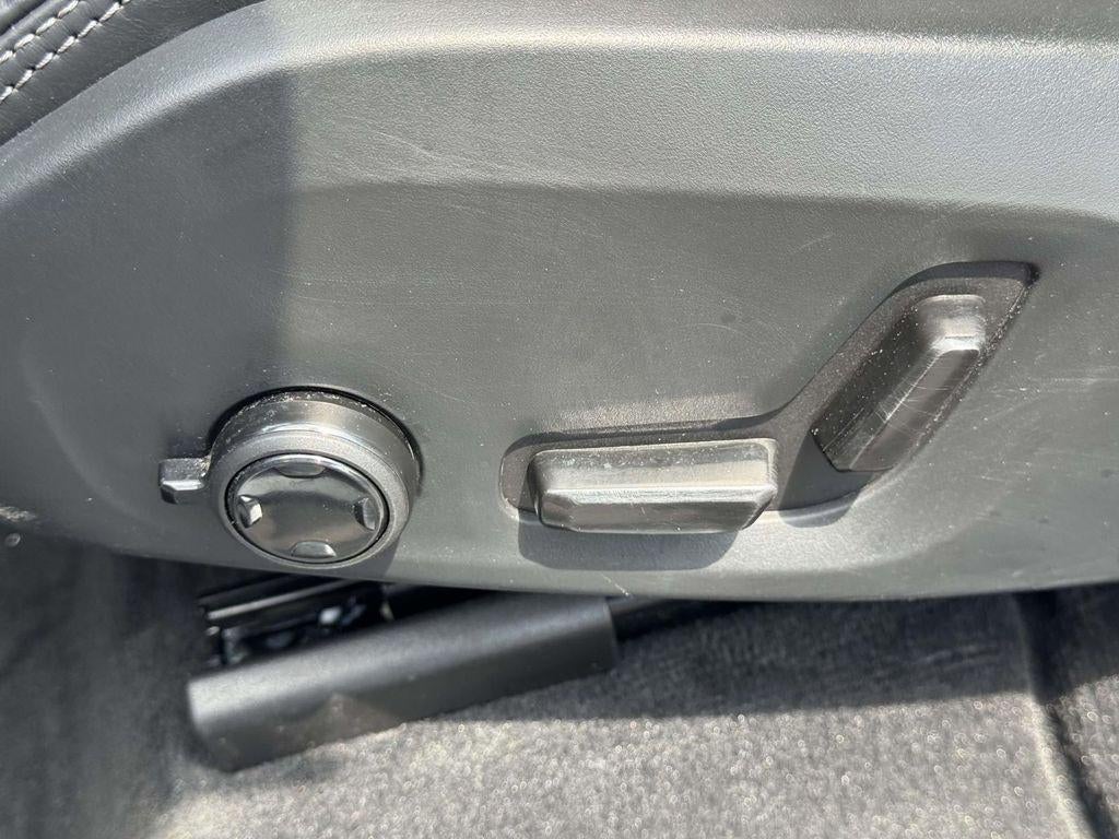 2023 Volvo XC60 B5 Ultimate Dark Theme