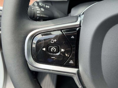 2023 Volvo XC60 B5 Ultimate Dark Theme