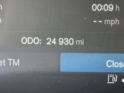 2023 Volvo XC60 B5 Ultimate Dark Theme