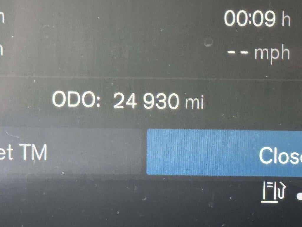 2023 Volvo XC60 B5 Ultimate Dark Theme