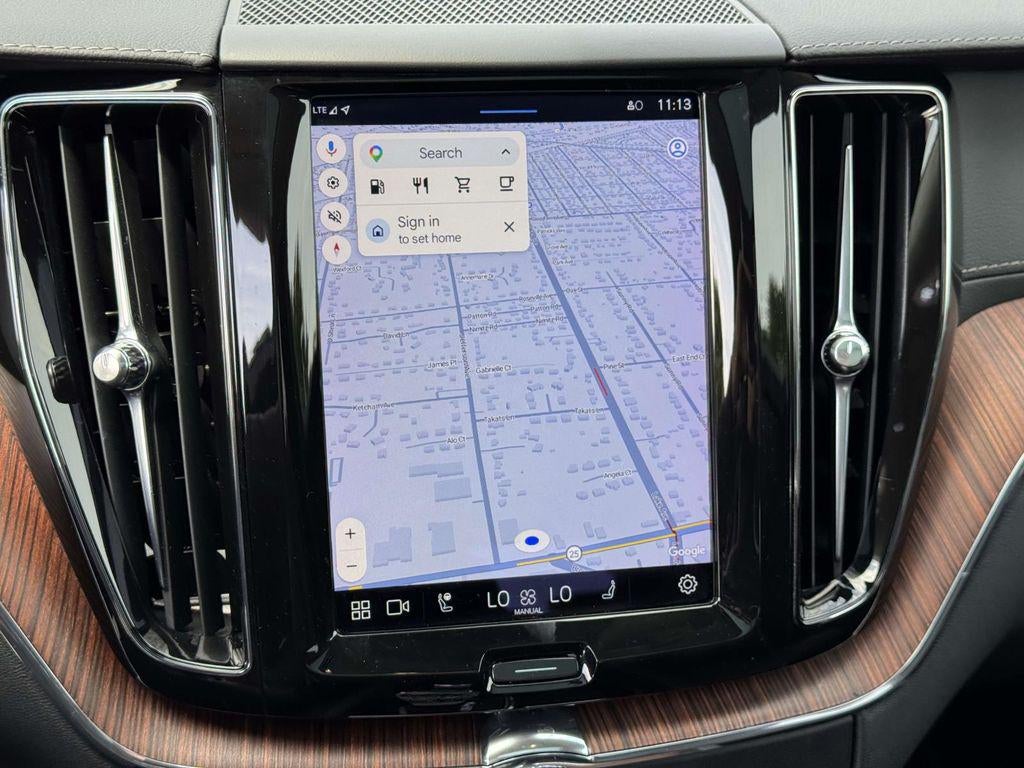 2023 Volvo XC60 B5 Ultimate Dark Theme