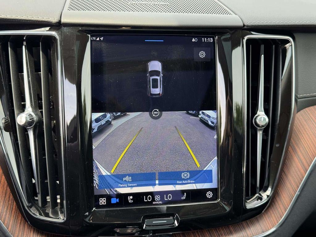 2023 Volvo XC60 B5 Ultimate Dark Theme
