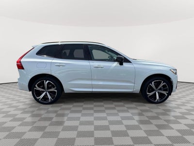 2023 Volvo XC60 B5 Ultimate Dark Theme