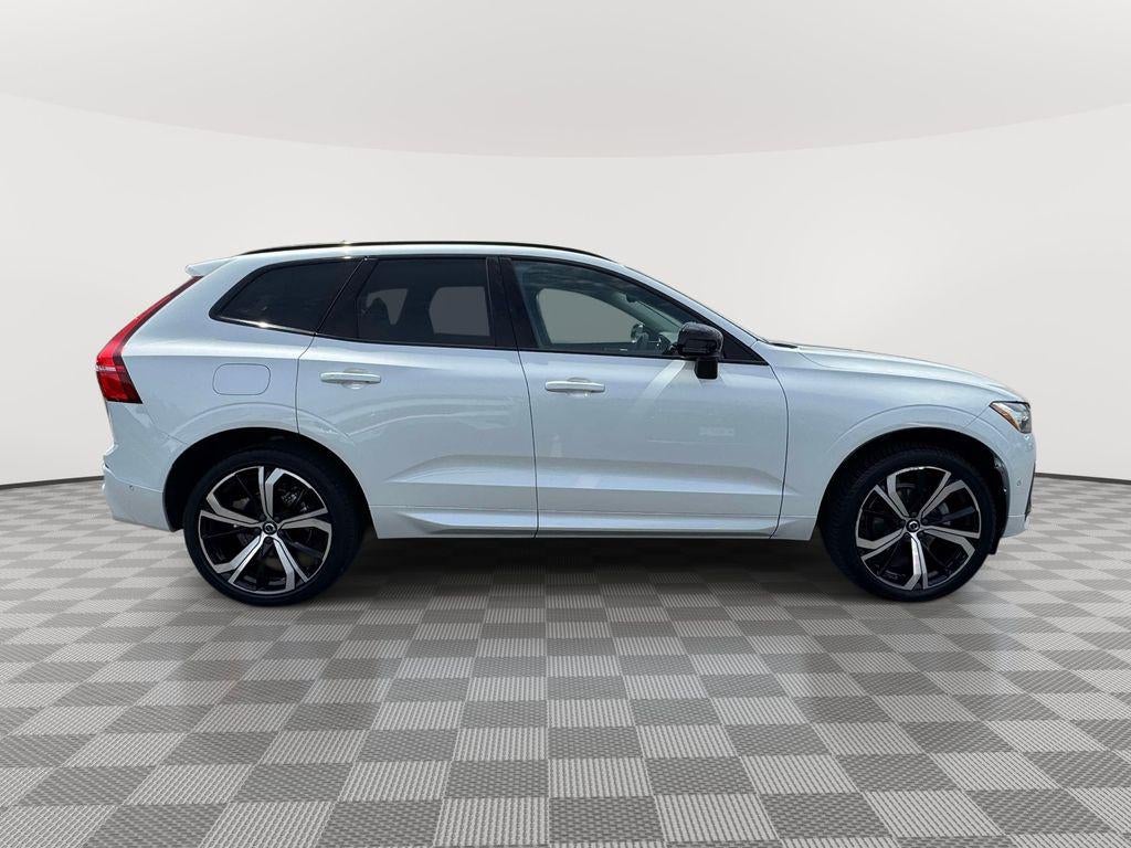 2023 Volvo XC60 B5 Ultimate Dark Theme
