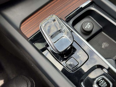 2023 Volvo XC60 B5 Ultimate Dark Theme