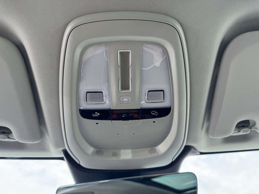 2023 Volvo XC60 B5 Ultimate Dark Theme