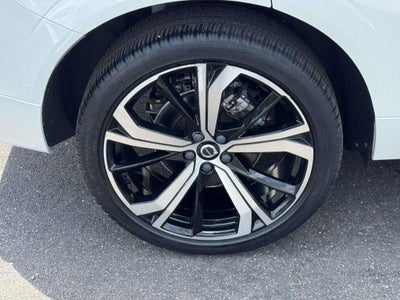 2023 Volvo XC60 B5 Ultimate Dark Theme