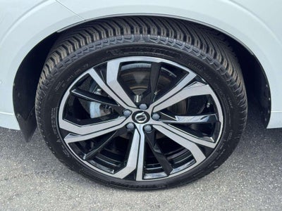 2023 Volvo XC60 B5 Ultimate Dark Theme