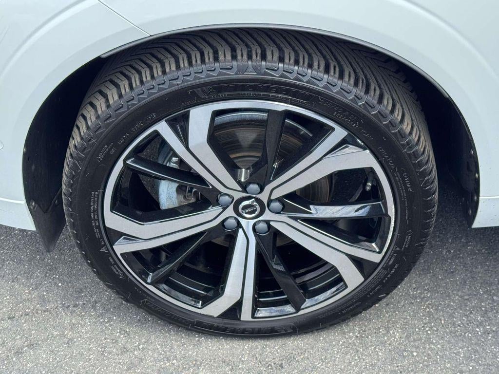 2023 Volvo XC60 B5 Ultimate Dark Theme
