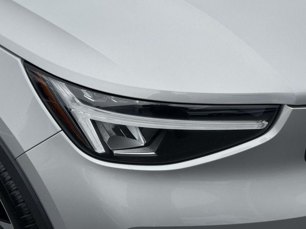 2023 Volvo XC40 B5 Ultimate Bright Theme