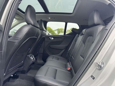 2023 Volvo XC40 B5 Ultimate Bright Theme