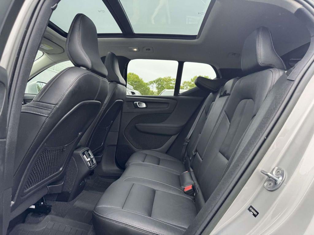 2023 Volvo XC40 B5 Ultimate Bright Theme