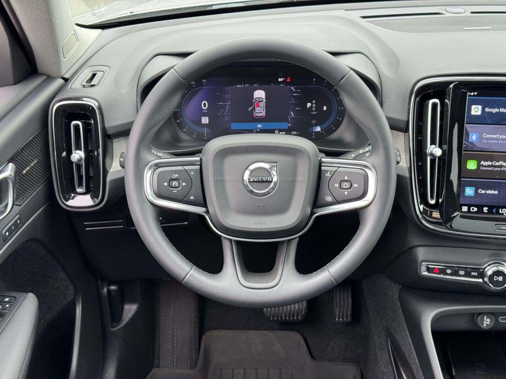 2023 Volvo XC40 B5 Ultimate Bright Theme