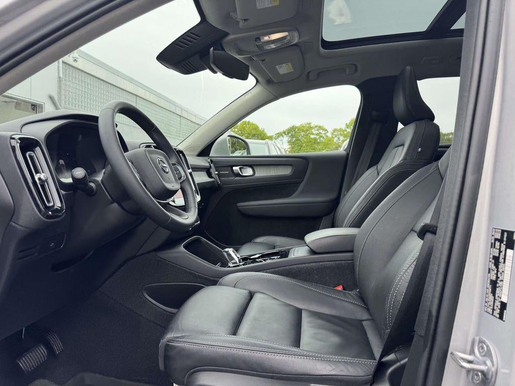 2023 Volvo XC40 B5 Ultimate Bright Theme
