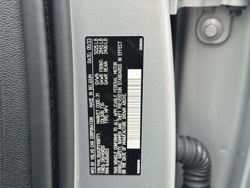 2023 Volvo XC40 B5 Ultimate Bright Theme